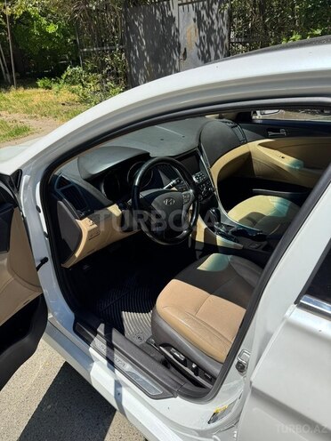 Hyundai Sonata-8