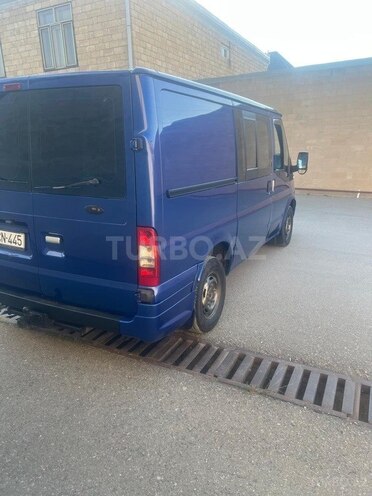 Ford Transit-12