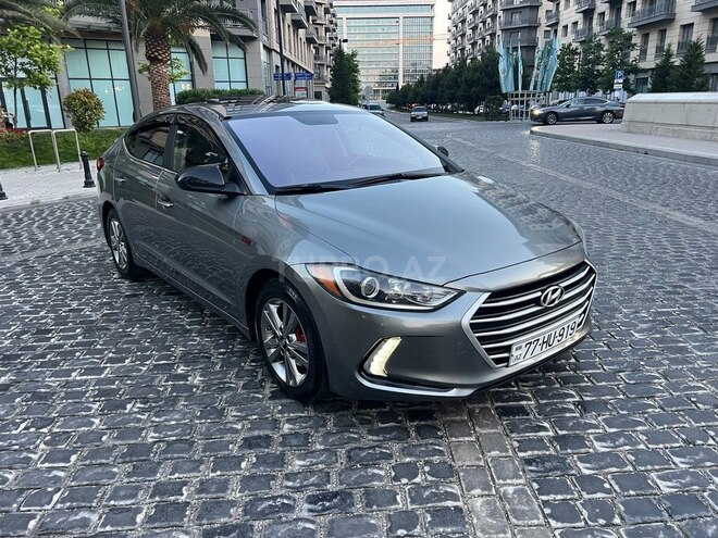 Hyundai Elantra-12