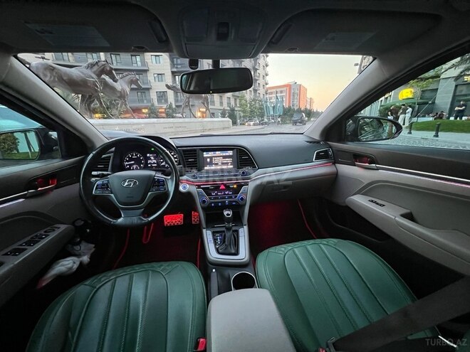 Hyundai Elantra-11