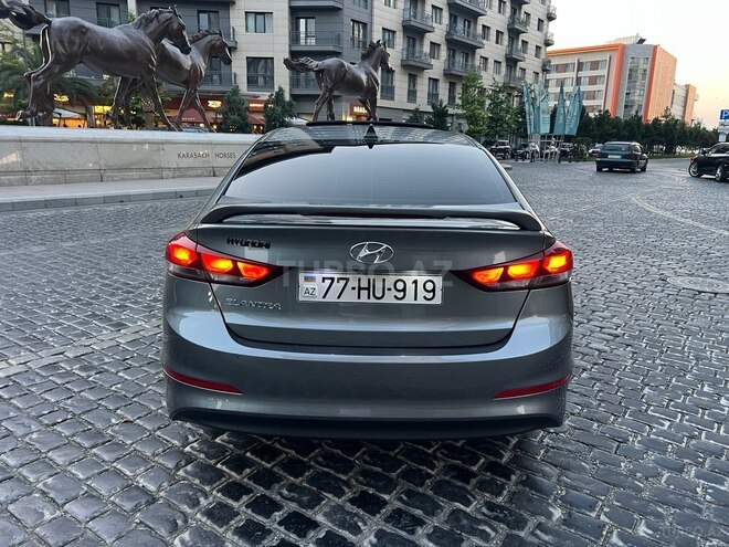 Hyundai Elantra-6