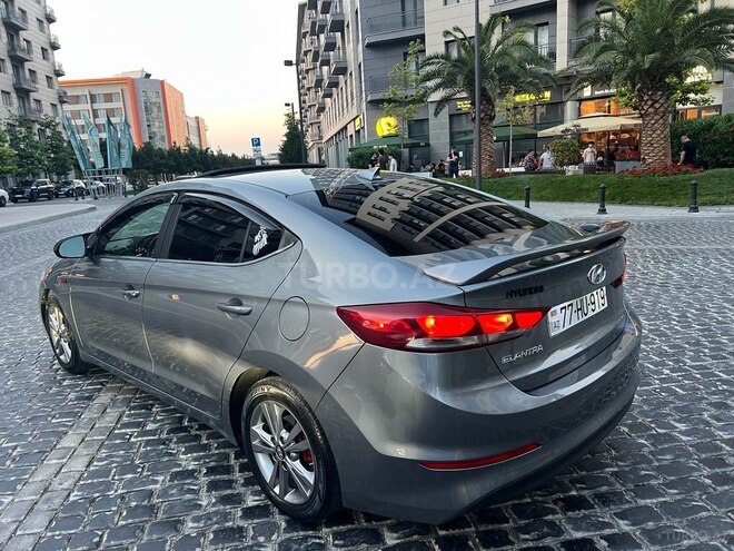 Hyundai Elantra-8
