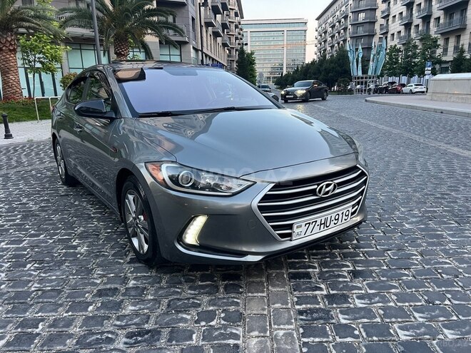 Hyundai Elantra-1