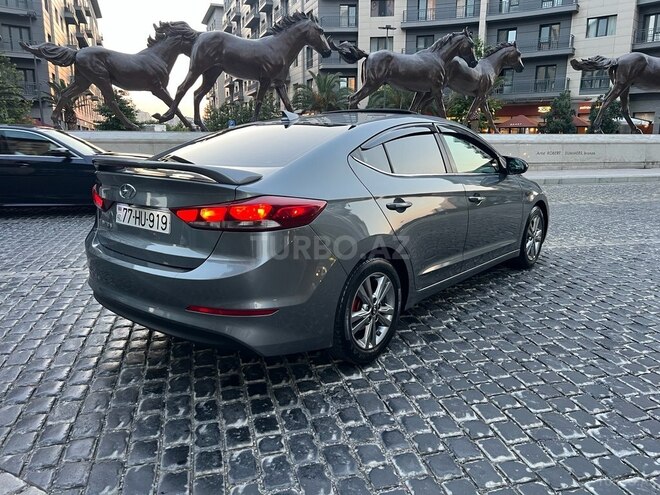 Hyundai Elantra-7