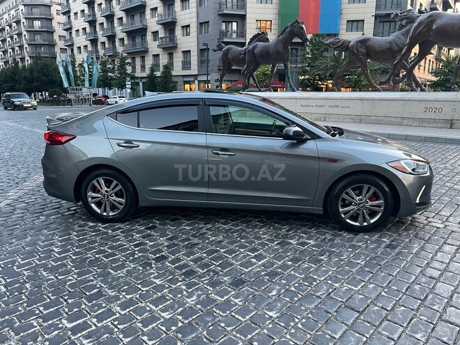 Hyundai Elantra-5