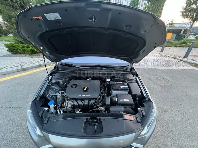 Hyundai Elantra-15