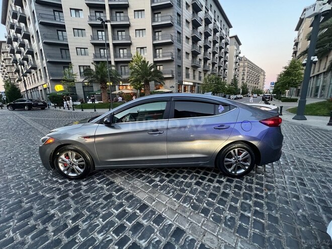 Hyundai Elantra-4