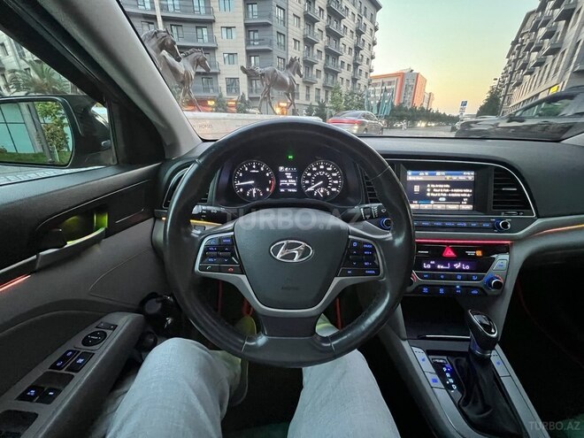 Hyundai Elantra-14