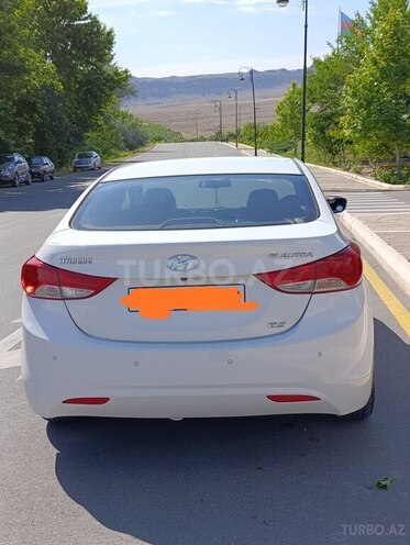 Hyundai Elantra-2