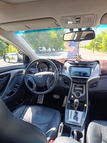 Hyundai Elantra-3
