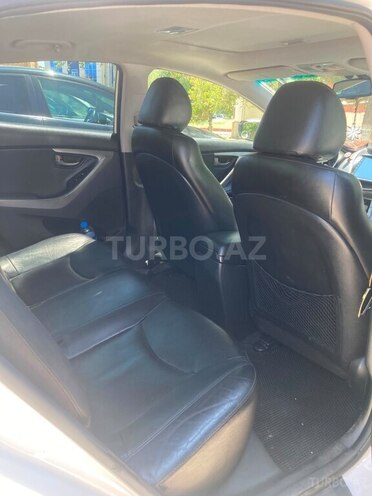 Hyundai Elantra-6