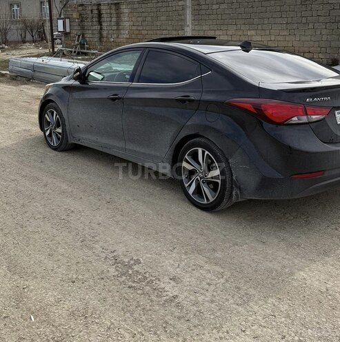 Hyundai Elantra-3