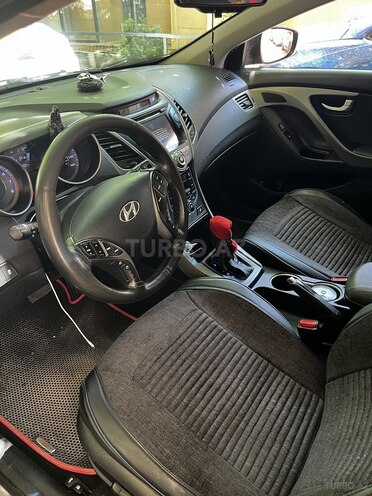Hyundai Elantra-9