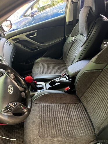 Hyundai Elantra-8