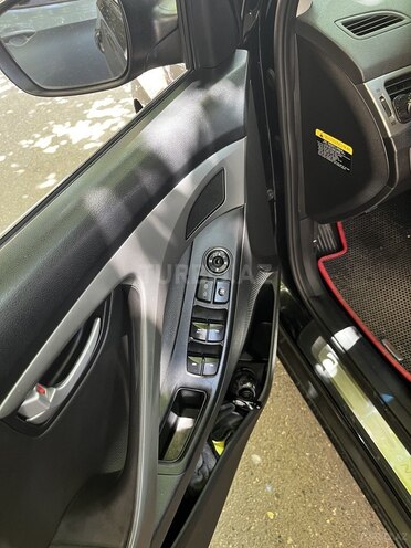 Hyundai Elantra-7