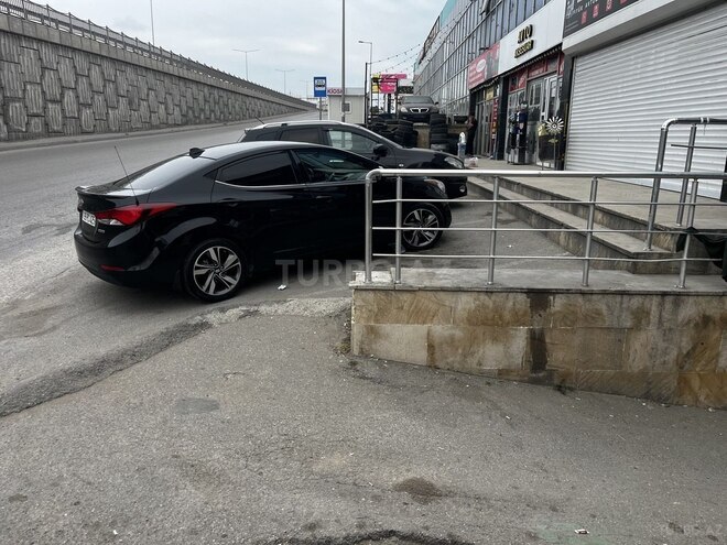 Hyundai Elantra-4