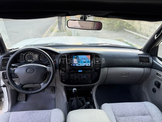 Toyota Land Cruiser-11