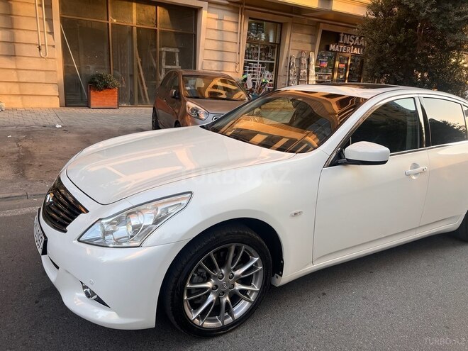 Infiniti G25-2