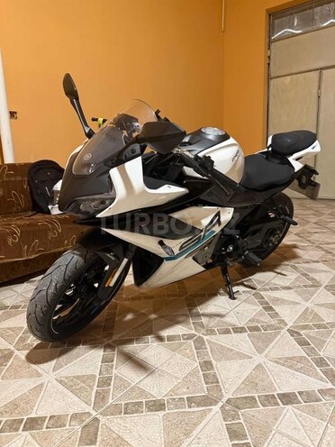 CFMOTO 300 SR-S-3