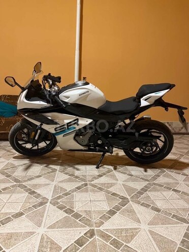 CFMOTO 300 SR-S-2