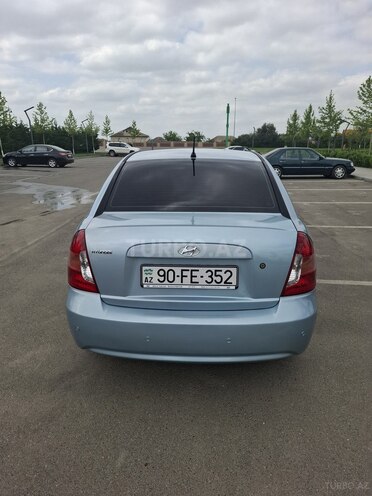 Hyundai Accent-4