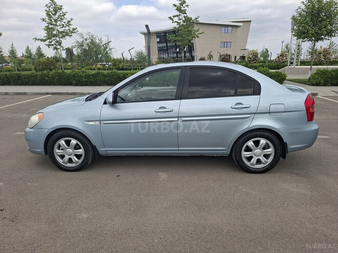 Hyundai Accent-2