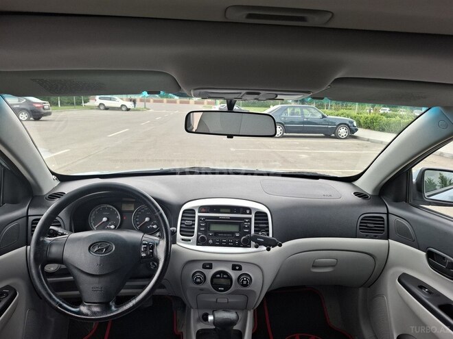 Hyundai Accent-5