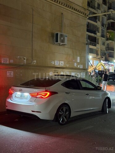 Hyundai Elantra-12