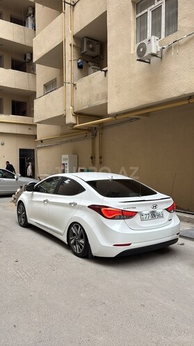 Hyundai Elantra-2