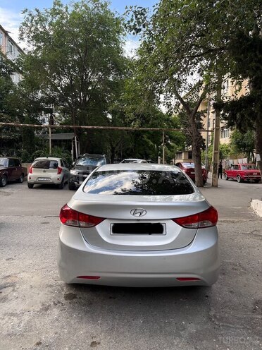 Hyundai Elantra-3