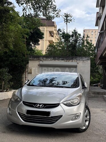 Hyundai Elantra-2