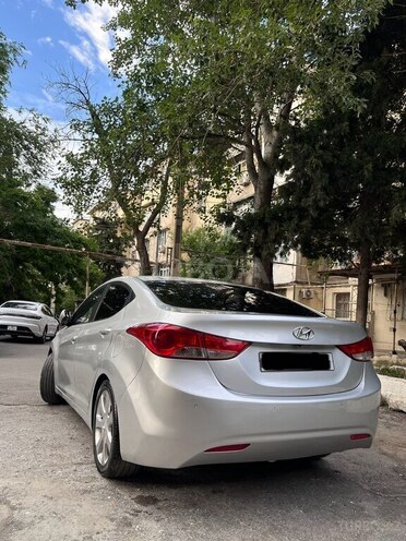 Hyundai Elantra-5