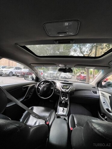 Hyundai Elantra-9