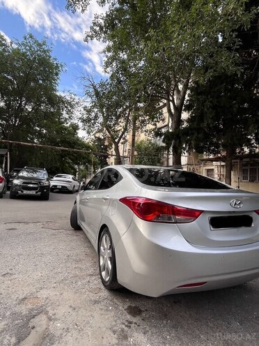 Hyundai Elantra-6