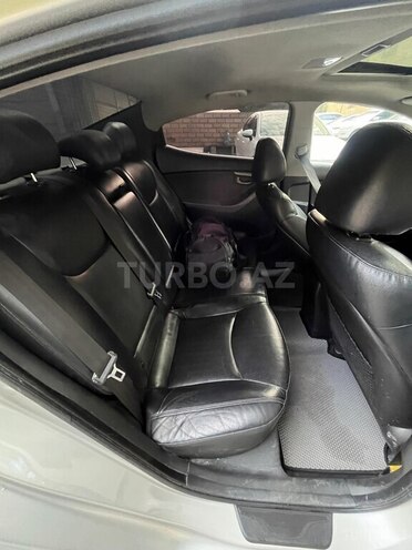 Hyundai Elantra-10