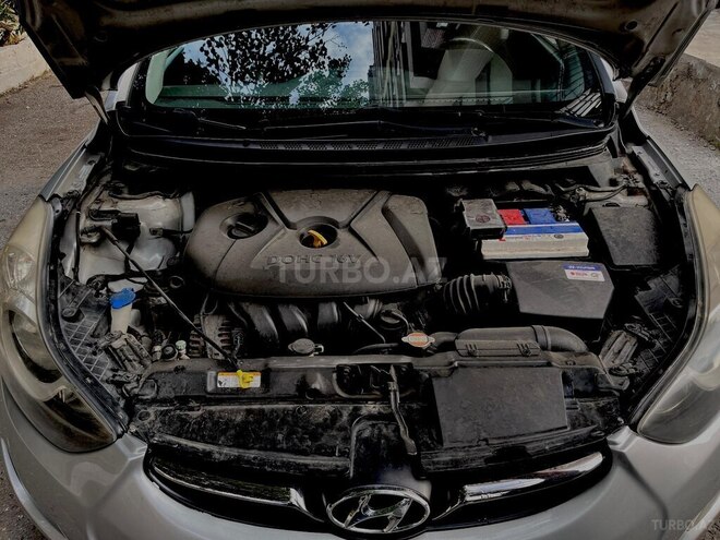 Hyundai Elantra-11
