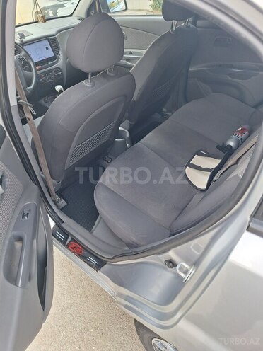 Kia Rio-5
