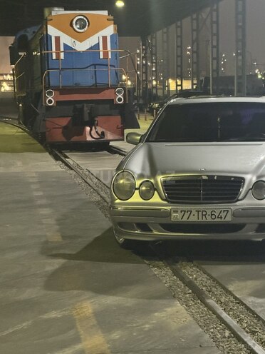 Mercedes E 240-5