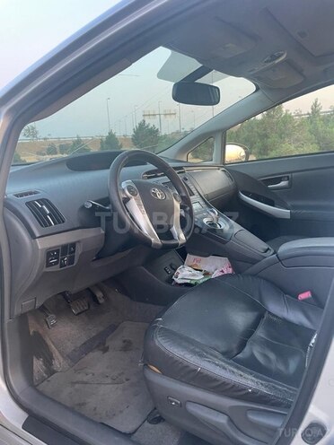 Toyota Prius-4