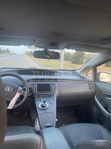 Toyota Prius-5