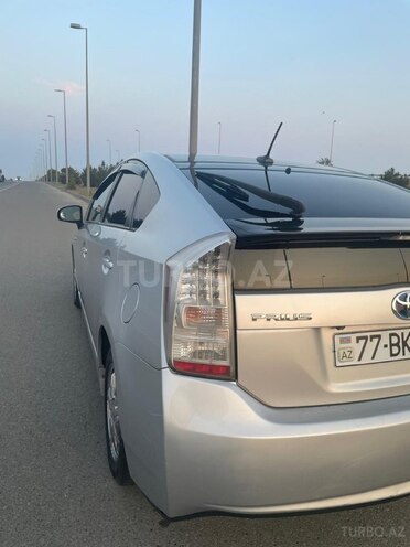 Toyota Prius-7