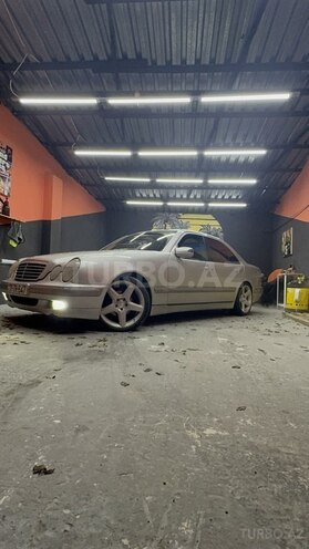 Mercedes E 240-8