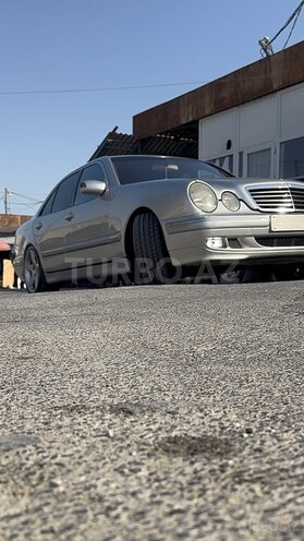 Mercedes E 240-11
