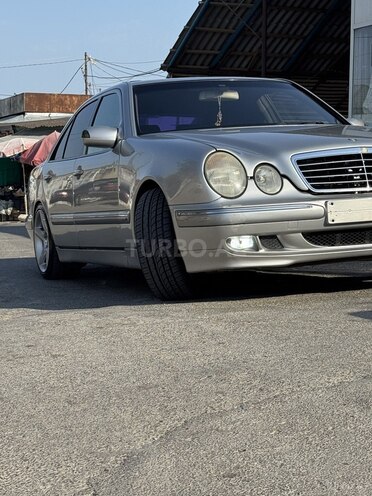 Mercedes E 240-3