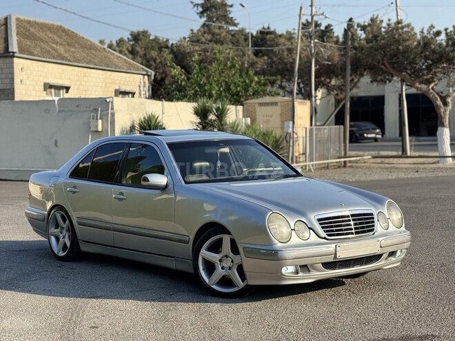 Mercedes E 240-4