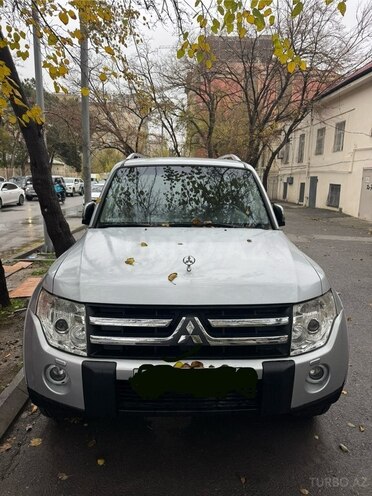 Mitsubishi Pajero-2
