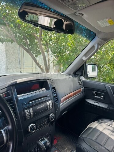 Mitsubishi Pajero-10
