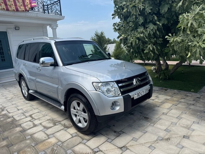 Mitsubishi Pajero-6