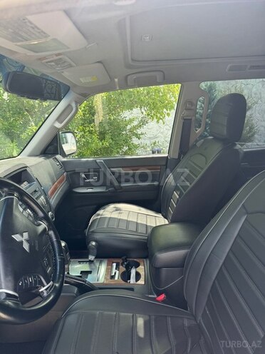 Mitsubishi Pajero-9