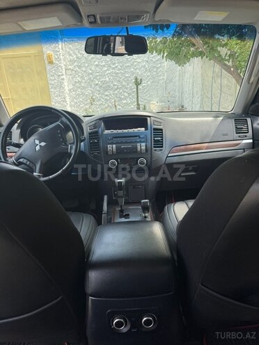 Mitsubishi Pajero-11